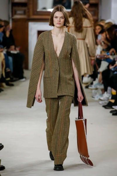 Look 37